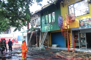 7 Ruko di Perumnas KOta Cirebon, yang habis terbakar.